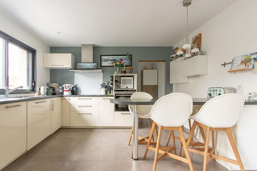 Vente Maison Maison Mouzillon 6 P . 4 Chs . Bureau . 138.77 M² . T 681 M² . Garage . Terrasse . Balcon Mouzillon