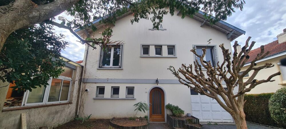 Vente Maison Maison Gorges Centre 8 P . 4 Chs . 174.34 M² . T 575 M² . Garage . Cave . Balcon Gorges