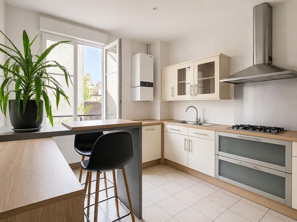 Vente Appartement Appartement de caractère rénové ,134 m², 3 chambres, 2 caves, 1 grenier, 1 jardin en rez-de- chaussée Nancy