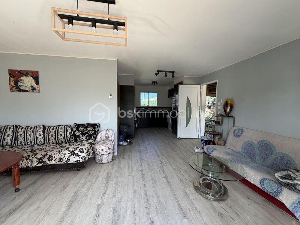 Saint André de Sangonis. Charmante maison sur un terrain arboré de 613 m²
