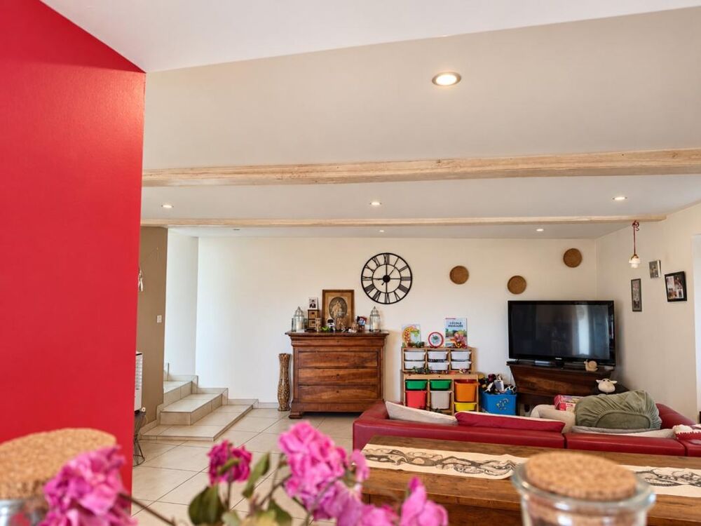 Vente Maison Maison à vendre - 5 chambres - 119 m² habitables + 150 m² dépendances - Fort potentiel locatif - 275 000 € - Saint-Maurice (6327 Saint maurice