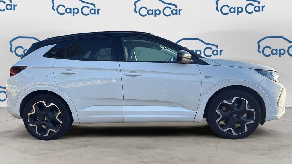 Grandland 1.6 Hybrid 300 AWD EAT8 Ultimate - Premi&egrave;re main Entretien c 2023 occasion 21000 Dijon