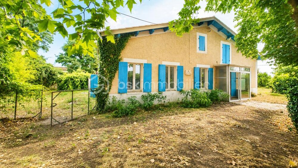 ? COUP DE COEUR  Maison familiale avec magnifique parc, chai en pierre 75m² attenant et dépendance non attenante 140m²