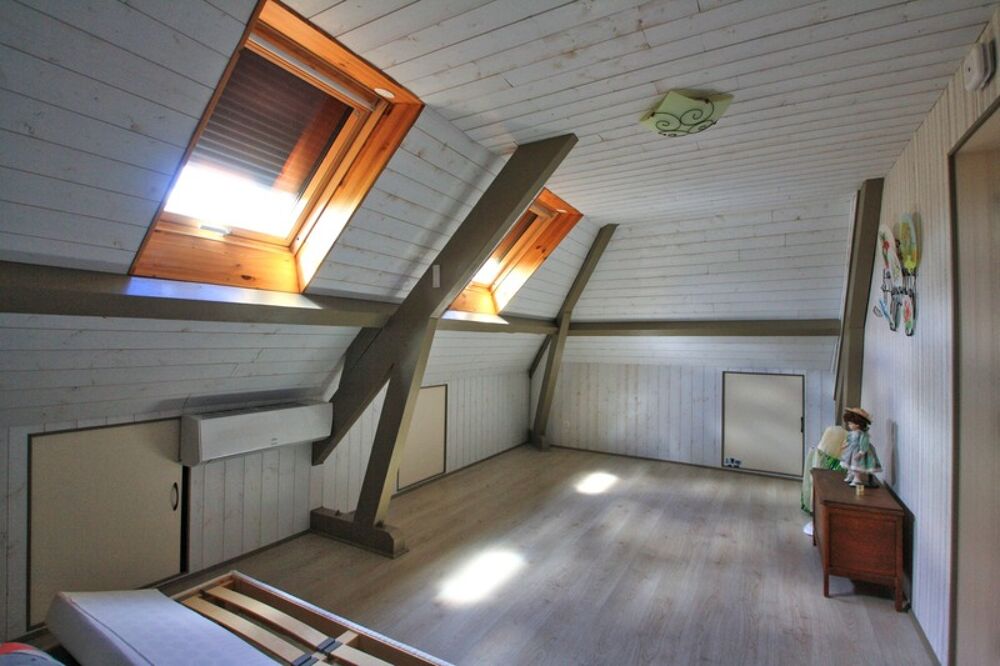 Maison 5 chambres, dans un village dynamique, à proximité directe des commodités