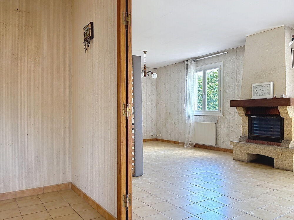 Maison à rénover centre Saint Jean De Liversay 103 m2 + terrain constructible et divisible