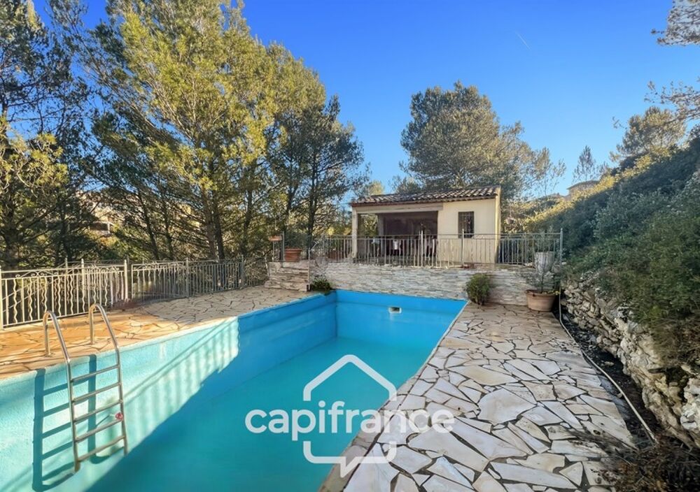 Domaine et Golf de Pont Royal, belle propriété de 290 m2 établie sur un terrain de 2600 m2, cinq chambres, un bureau, piscine,