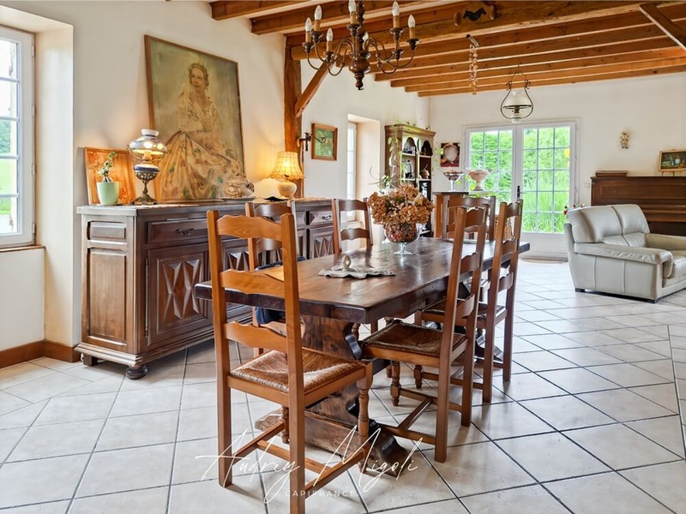 Propriété en pierre avec maison, gîte, 245m², 7 chambres, piscine, 300m² de dépendances, parc de 2,5 hectares