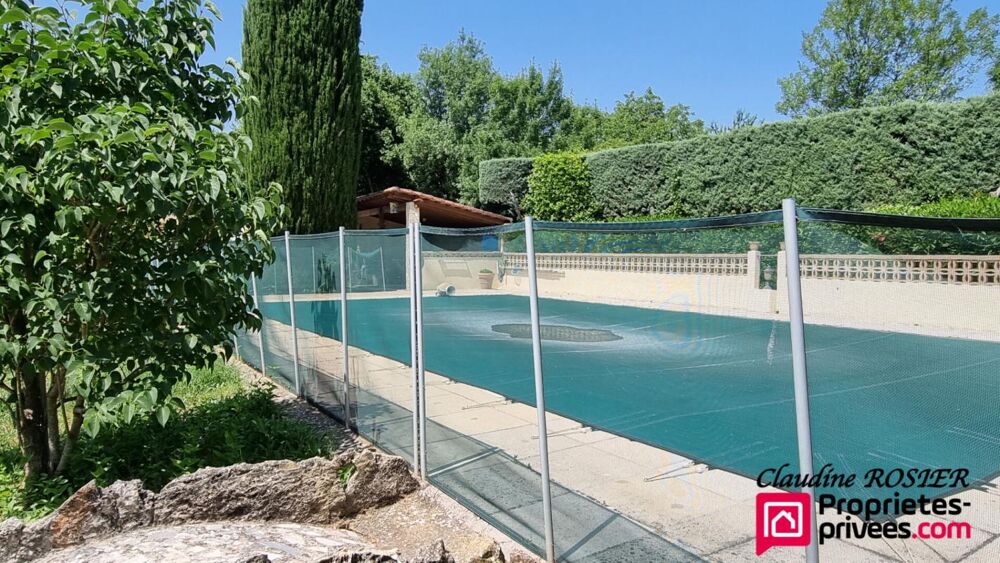 Besse Sur Issole Propriété 9 pièce(s) 237 m2 piscine terrain clos