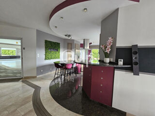  Villa  louer 8 pices 374 m
