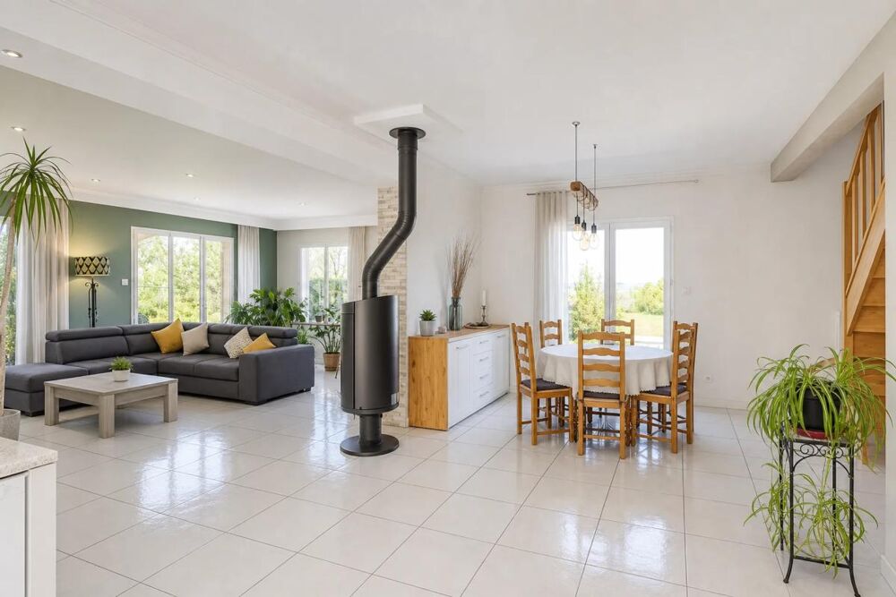 Maison lumineuse de 183 m² avec jardin à Saint-Siméon