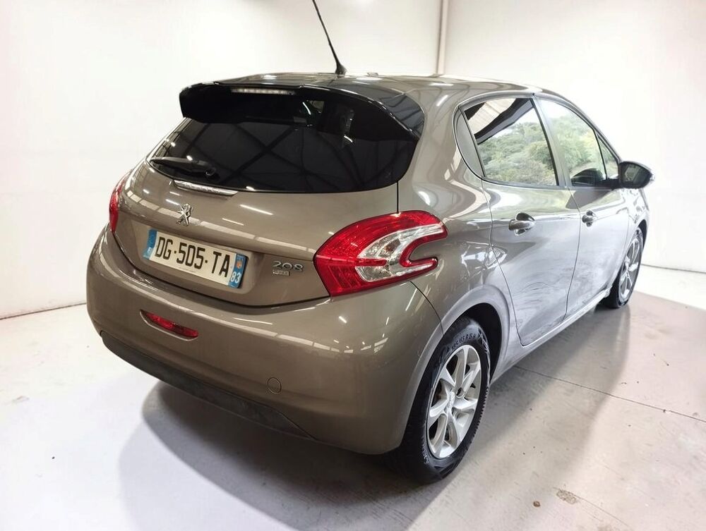 208 1.6 E-HDI 92 STYLE 5P 2014 occasion 06640 Saint-Jeannet