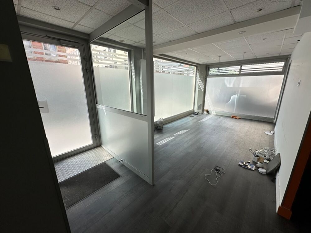   MURS Local/bureau à vendre LYON 4EME ARRONDISSEMENT (69), local en angle de 70m2 environ, idéal professions libérales 