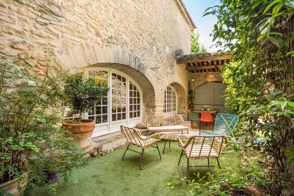 Maison de caractère (près de 320 m2, 5 chambres) avec cour intérieure, piscine & appartement indépendant (près de 135 m2, 2 cham