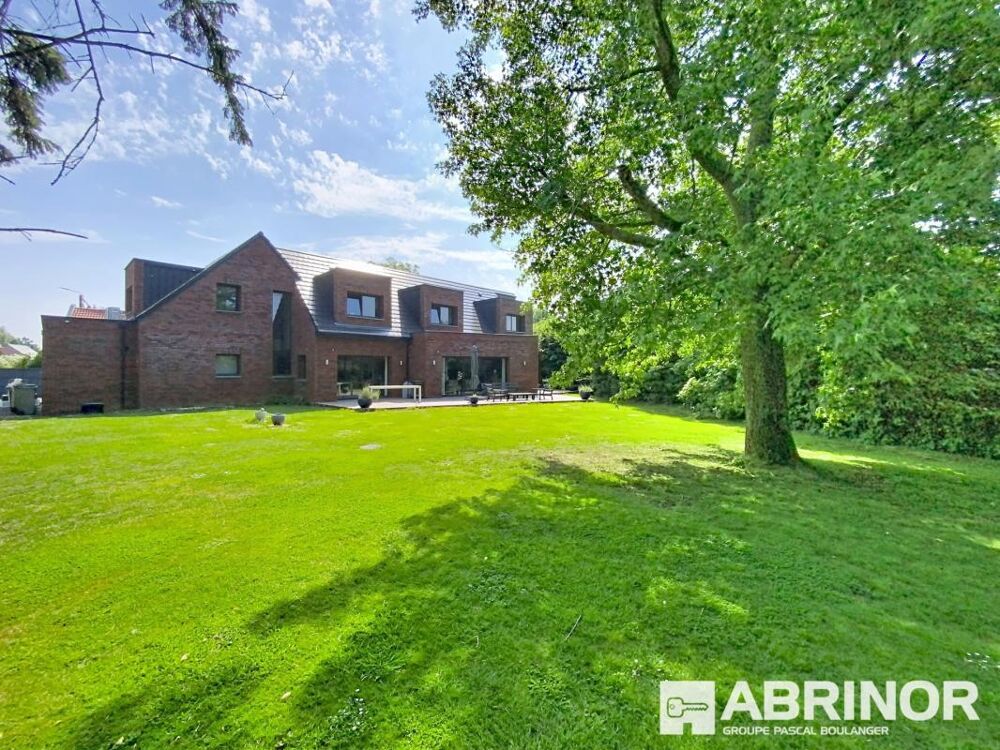 MAISON D'ARCHITECTE BÂTIE SUR 1721 M²