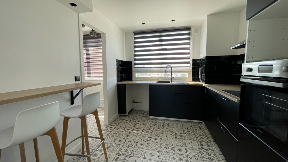 Appartement T3 à vendre, 3 pièces Dernier étage  Balcon  Parking  Cave  Proche gare LES CLAYES SOUS BOIS (78)