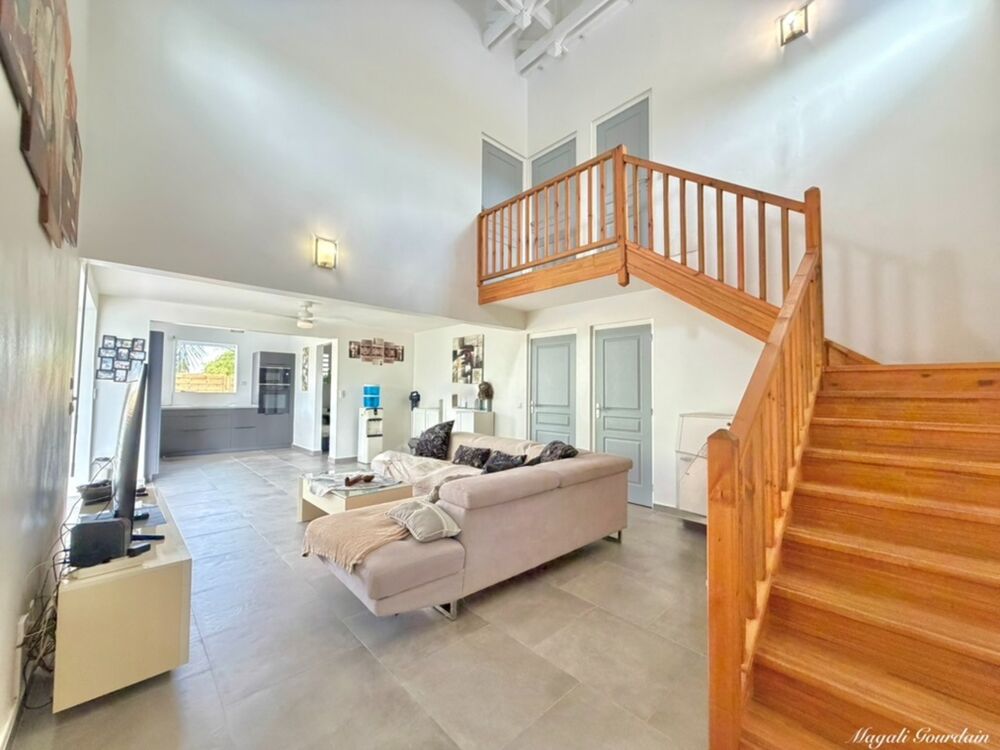 A VENDRE  SAINT-FRANÇOIS  VILLA CONTEMPORAINE 2024 AVEC PISCINE & T2 INDÉPENDANT