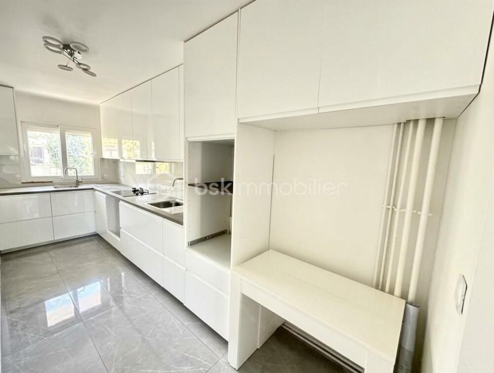Vente Appartement 4 Pièces Limite Lilas avec Box et Cave Bagnolet