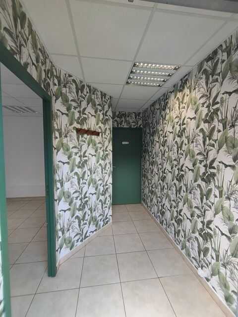   Local/bureau 20 m2 à louer ZA EGUILLES (13) 