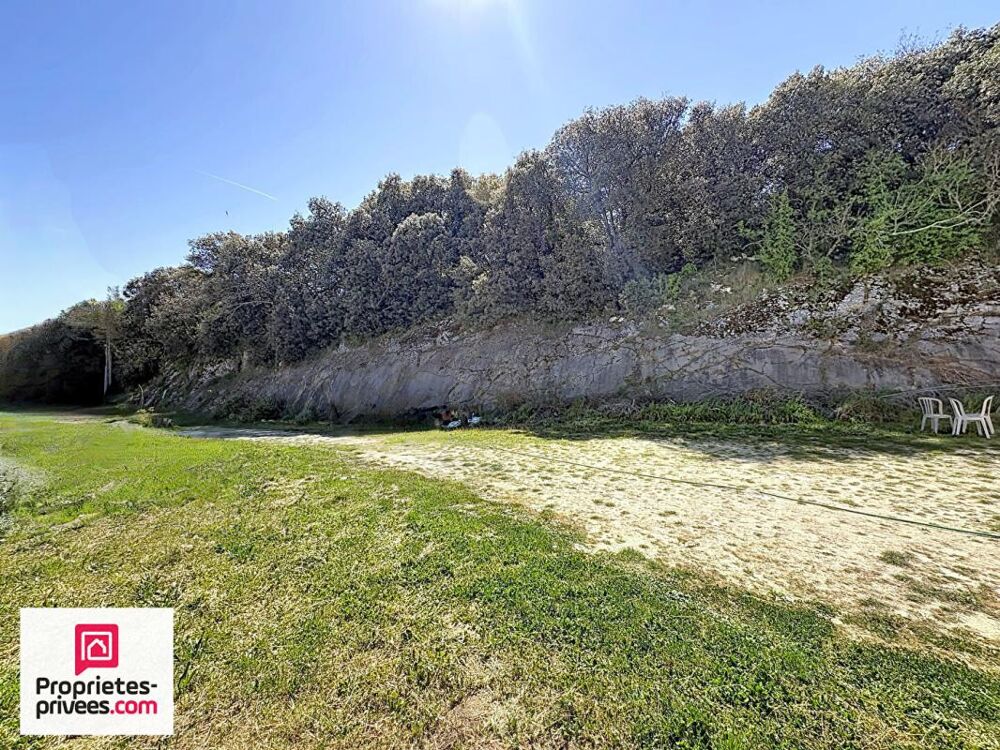 Villa avec grand garage sur 2360 m² de terrain divisible