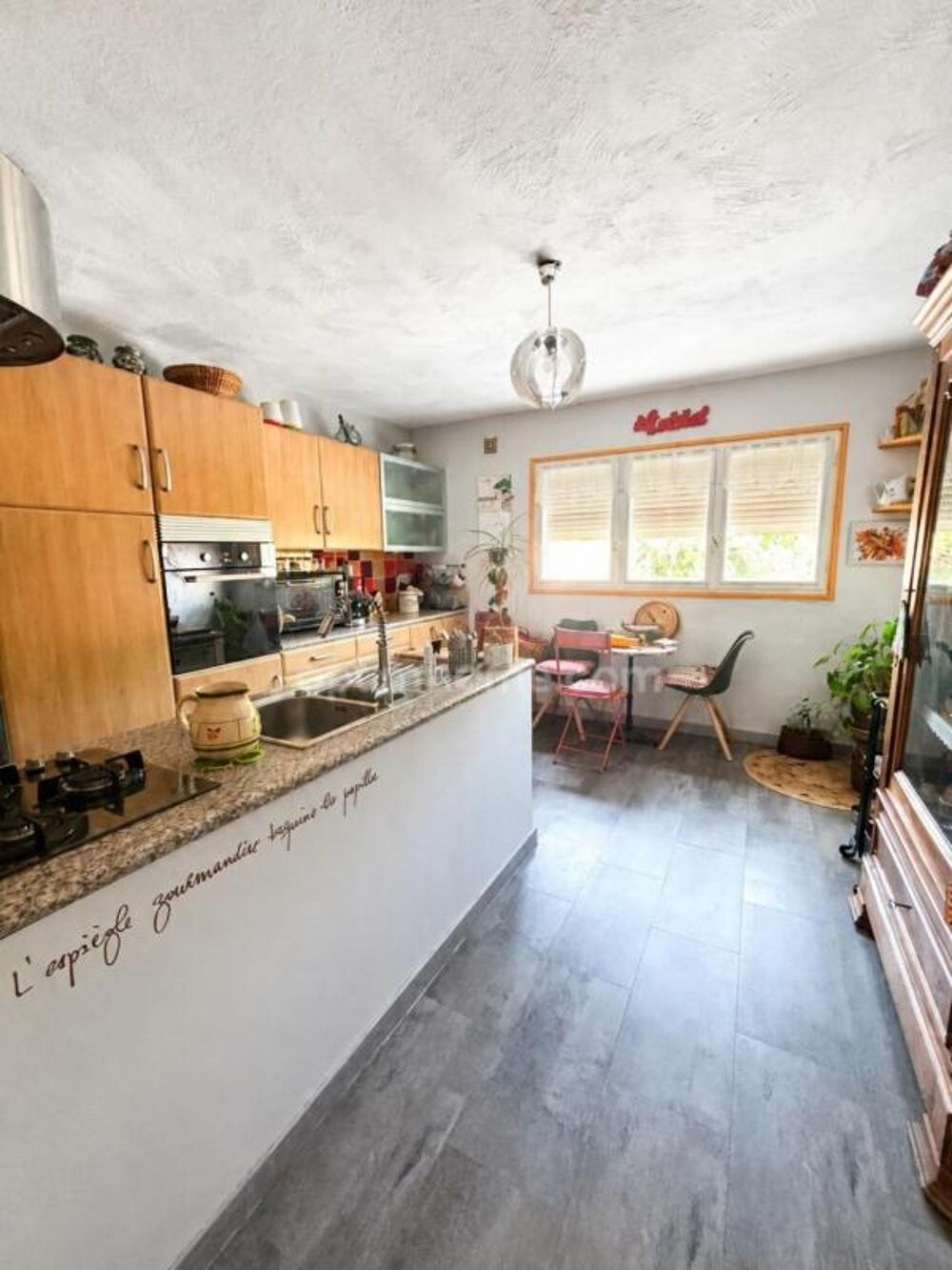 ? Maison de caractère 189 m²  4/5 chambres  Jardin  Quartier Saint-Cybard à Angoulême ?