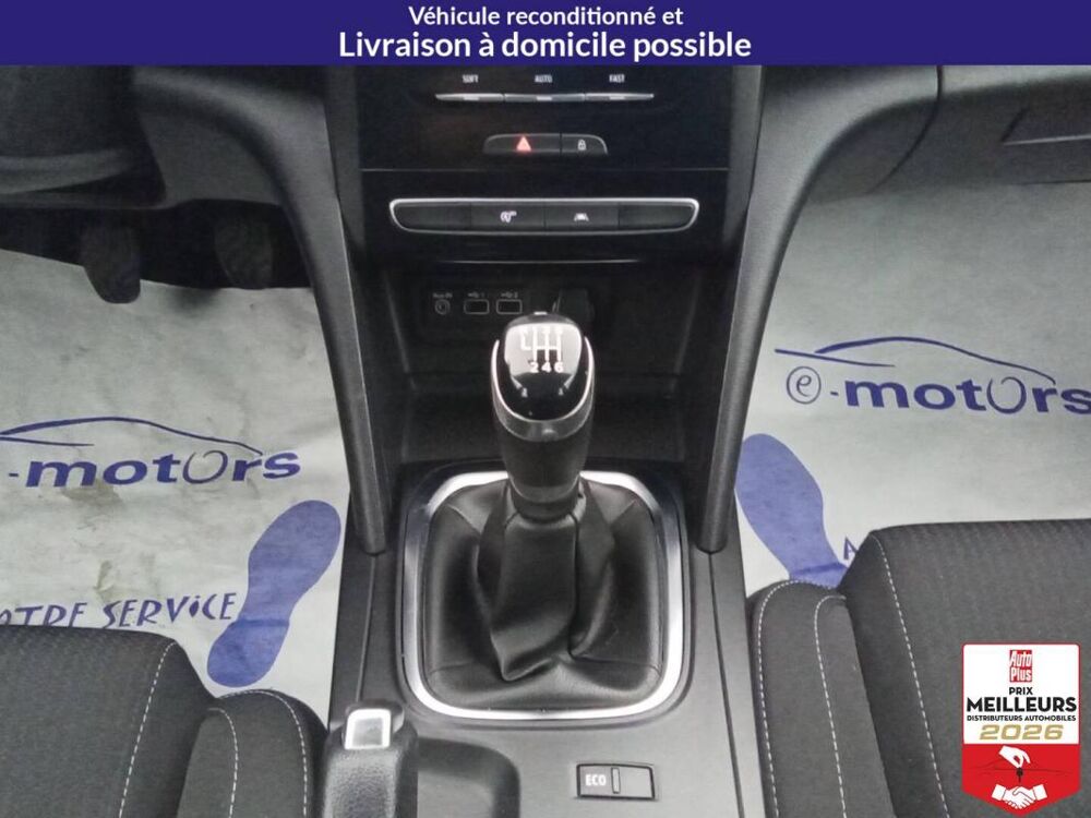 M&eacute;gane IV Berline TCe 115cv Zen 2022 occasion 10150 Lavau