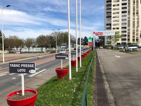 Dpt Rh&ocirc;ne (69), &agrave; louer LYON 5EME Local commercial de 87m2 dans la galerie marchande Auchan Champvert 1433 69005 Lyon 5eme arrondissement