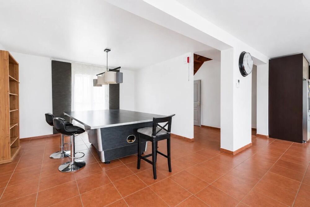 Maison familiale moderne de 200 m² avec jardin spacieux