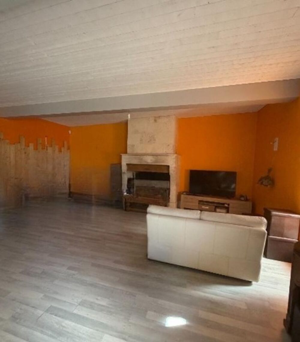 Vente Maison Mornac. Maison 191 m² avec garage et terrain Mornac