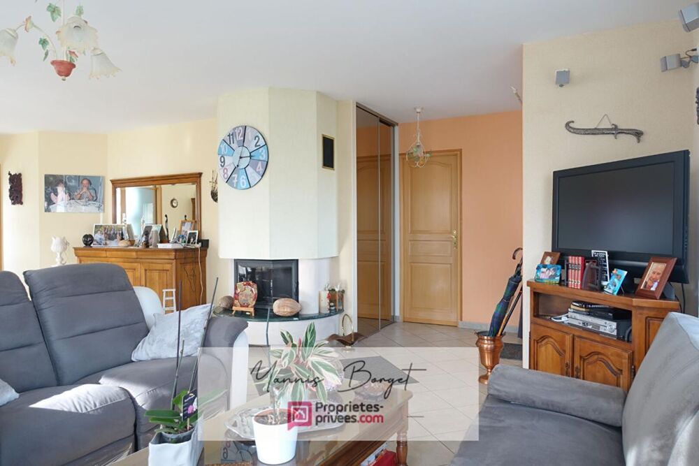 Maison plain-pied - 155 m² - Jardin - Garages et dépendances