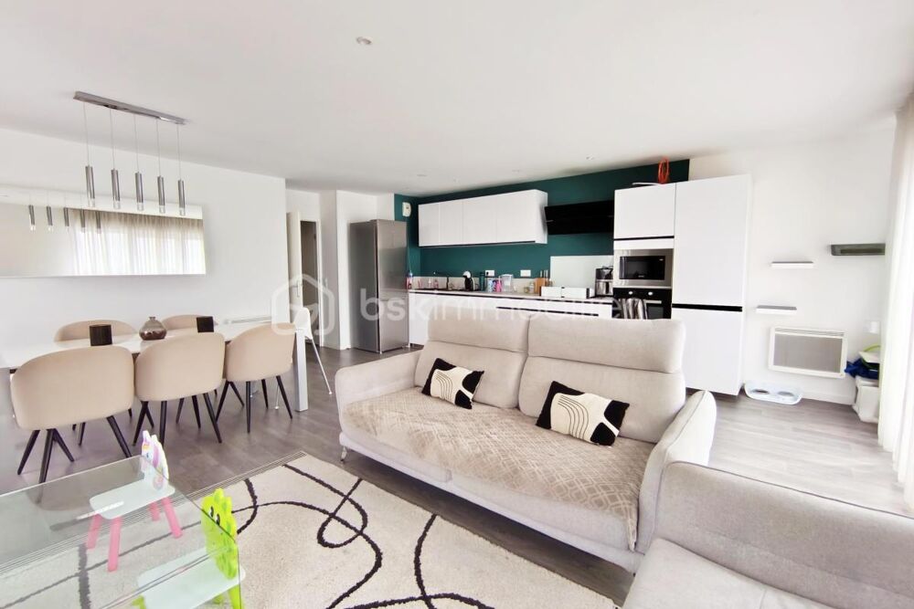 Appartement 3 pièces de 70m²  Dernier étage avec balcon et parking