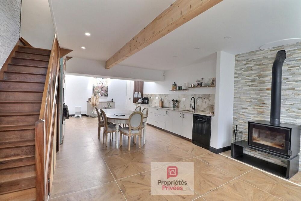 Vente Maison Longère charentaise de 188 m2, une grange intermédiaire pouvant servir d'agrandissement, un gite, un garage à l'est de 36 m2, de Bords