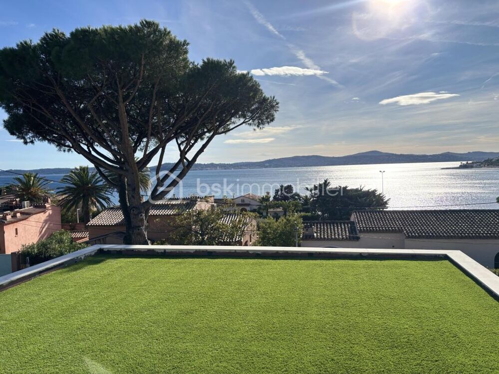 SAINTE MAXIME Villa contemporaine de prestige avec vue mer