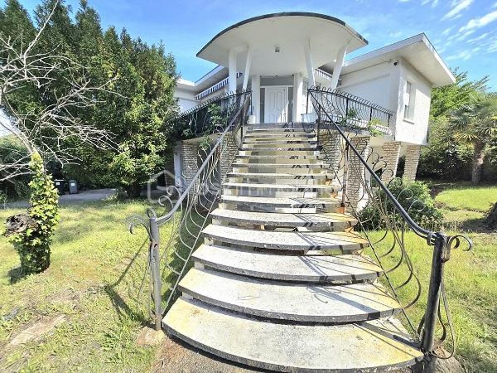MAISON DE VILLE DE 170 M2 SUR UN TERRAIN DE 913 M2 AVEC 4 CHAMBRES !!!