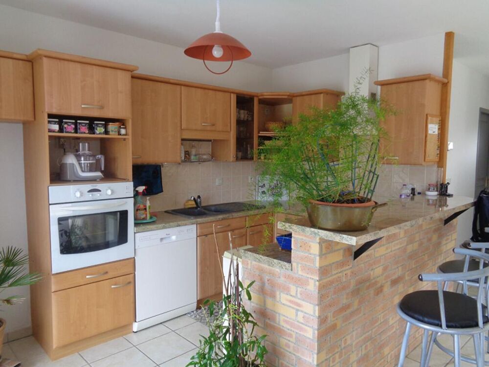 Jumeaux(63), maison plain pied de 90 m2 habitables, 3 chambres sur 882 m2 de terrain