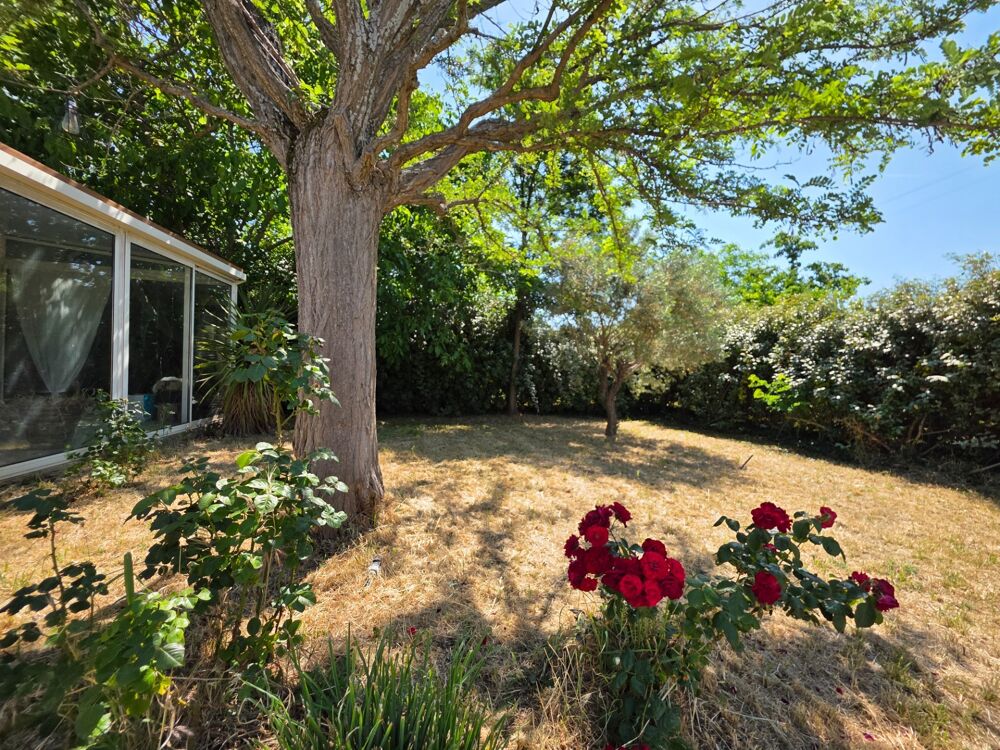 TRETS  Maison individuelle de plain-pied avec jardin, véranda et garage à pied du centre-ville