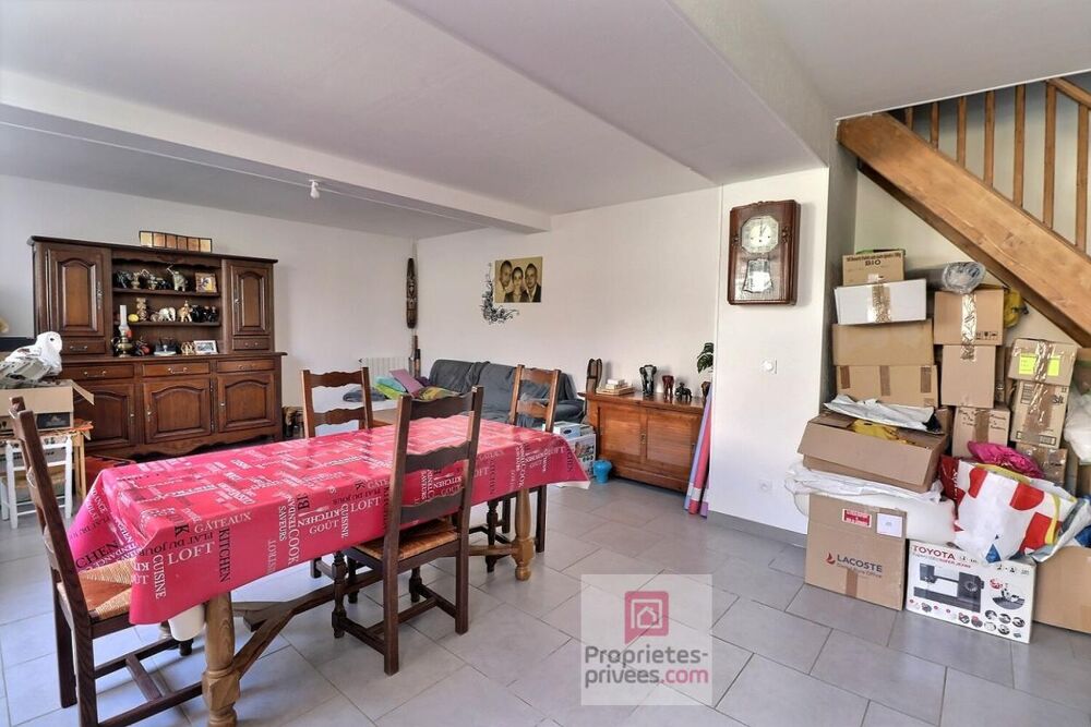 Vente Maison Deux Maisons 7 pièces dont 1 entièrement rénovée avec garage, dépendances + une autre maison attenante à rénover totalement Brizambourg