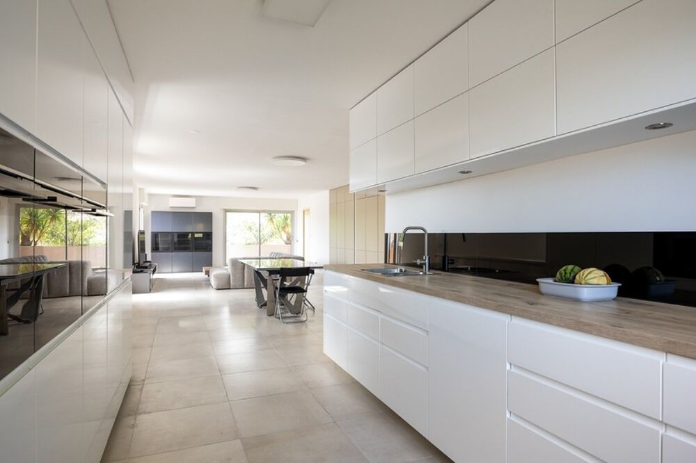 ***VISITE VIRTUELLE DISPONIBLE SUR DEMANDE...MARSEILLE 8?...RÉSIDENCE FLOTTE...APPARTEMENT FAMILIAL DE STANDING...TERRASSE...VUE