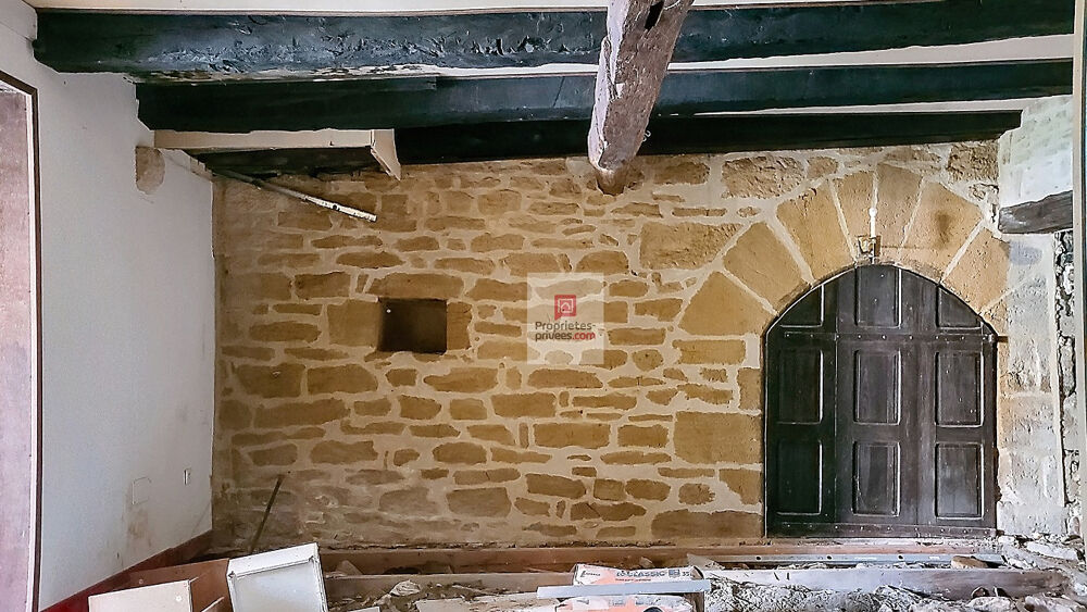 Maison au coeur du ravissant village de Plazac avec marché, magasin Bio, école primaire, bar, boulangerie. Région MONTIGNAC-LAS