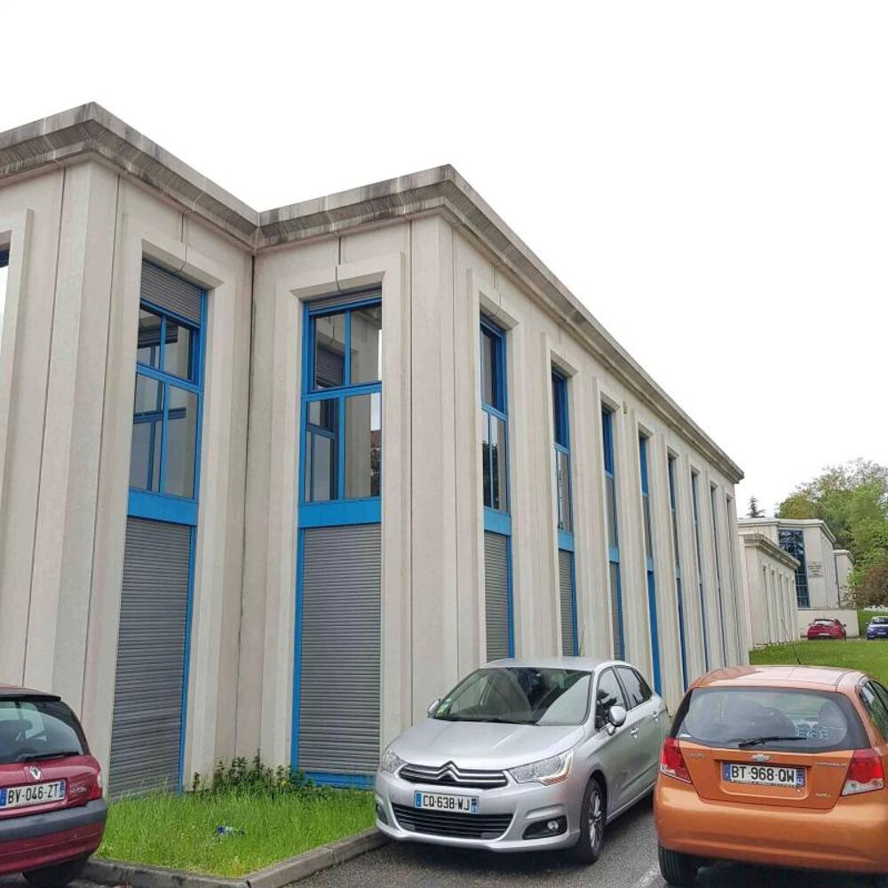   Bureaux 103m2 climatisés + 3 parkings Francheville