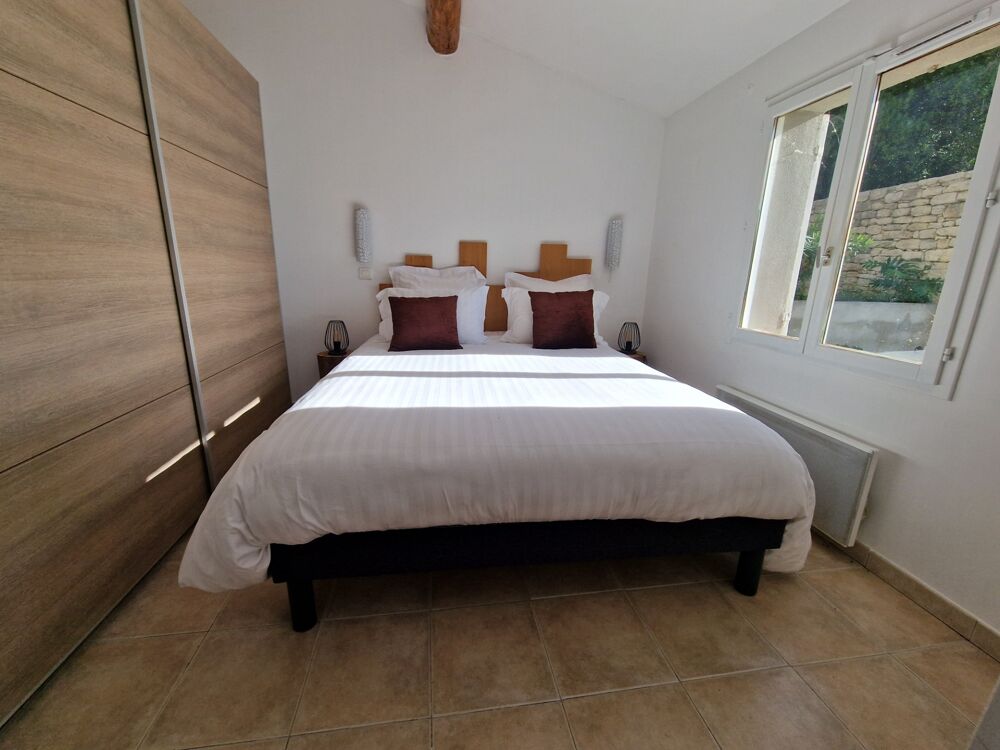 à vendre  Propriété/château Saignon (84400)