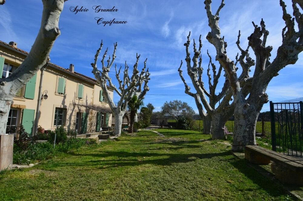 Dpt Bouches du Rhône (13), à vendre CORNILLON CONFOUX maison P15 de 455 m² dont studio 122m² - Terrain de 1 282 m²