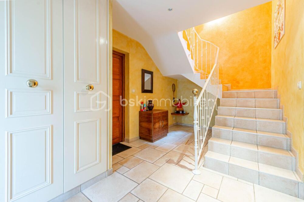 EXCLUSIVITE : villa contemporaine 155 m2 + sous sol au calme et proche centre ville ALBERTVILLE