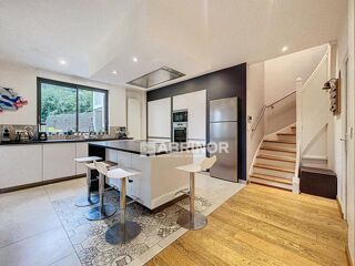  Maison � vendre 5 pi�ces 220 m�