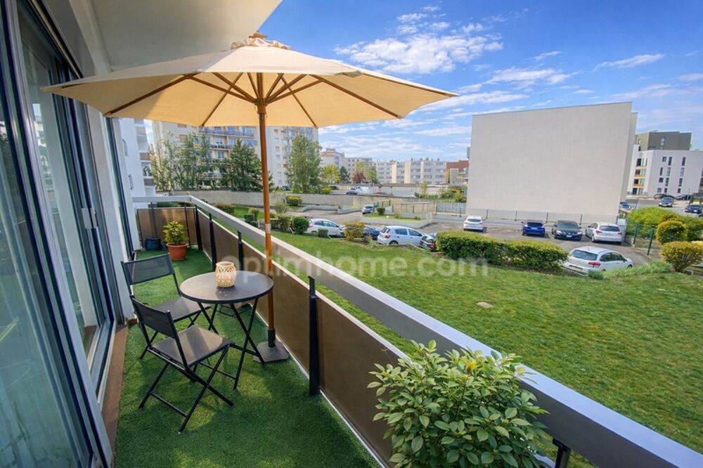 Superbe Appartement 4 pièces entièrement rénové, lumineux, avec balcon, ascenseur - cave et Parking ss/sol