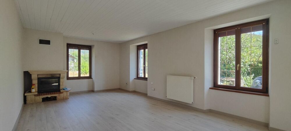 70290 Plancher Bas : Maison 4 pièces 122 m2 avec dépendances et garages
