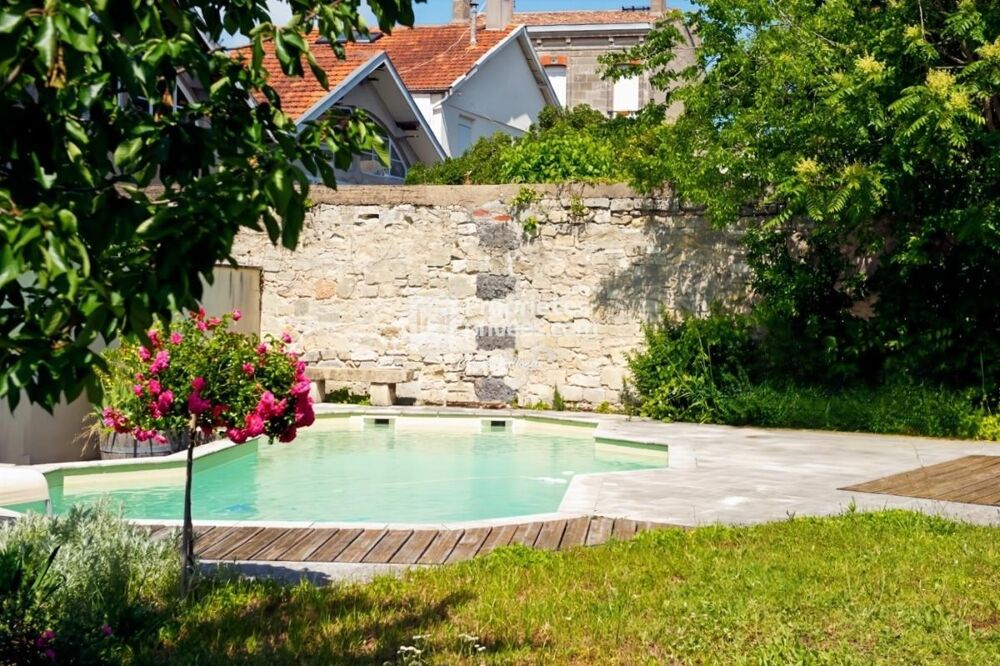 BORDEAUX PELLEGRIN Chartreuse en pierre indépendante Jardin, piscine et dépendance