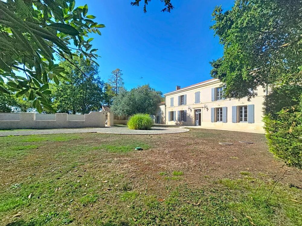 à vendre  Propriété/château Bernay-Saint-Martin (17330)