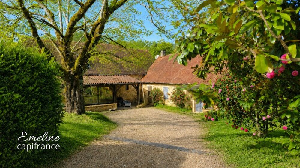 Maison périgourdine familiale avec dépendances