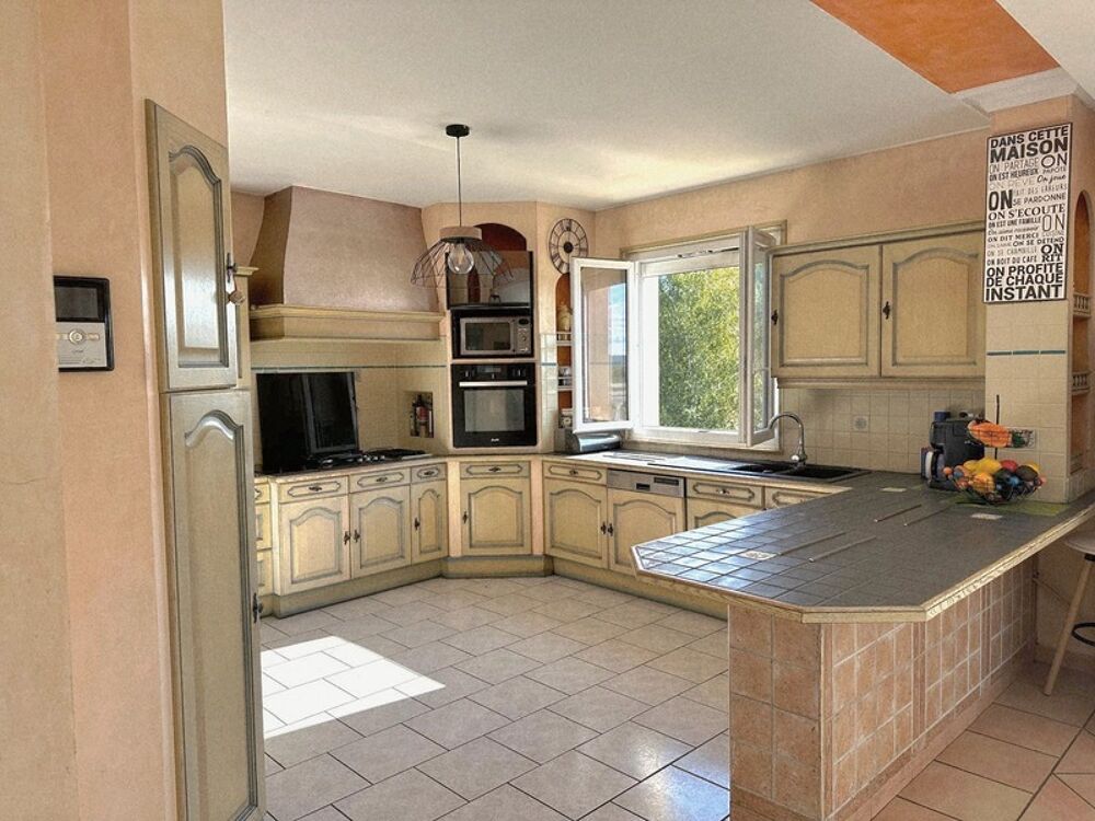 Maison 295 m2 + terrain 1500 m2 PRISSE (71)