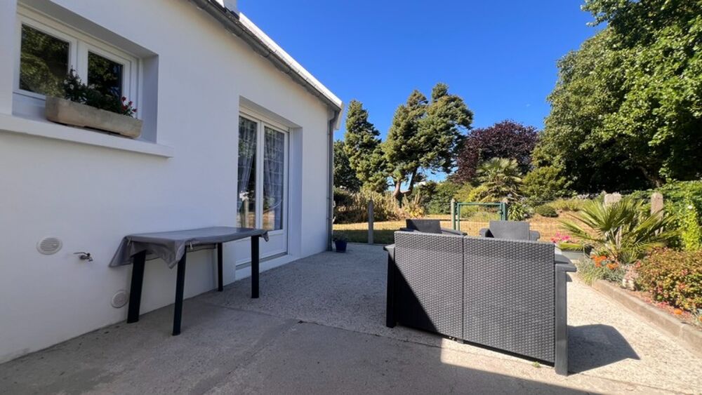 PLOEVEN (29) proche de PLOMODIERN - Maison à vendre de type 5 de 85 m² habitable 100 m² utile - Terrain de 248 m² - Dépendance